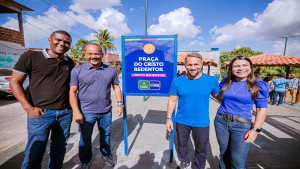 Prefeito entrega nova Praça do Cristo Redentor à comunidade