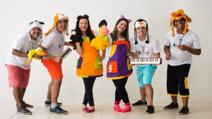 Bailinho do grupo Pé de Lata anima a criançada no Boulevard Shopping Camaçari neste domingo (18)