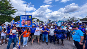 Grande caminhada de Dilson Magalhães reúne mais de duas mil pessoas na reta final da campanha