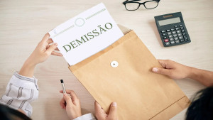 Prefeito demite 90 servidores e culpa aniversário de município